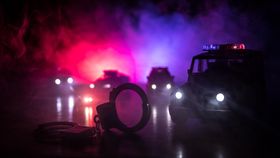 VIDEO Bătrân de 74 de ani atacă cu seceră un copil de 13 ani la locul de joacă din centrul Brașovului
